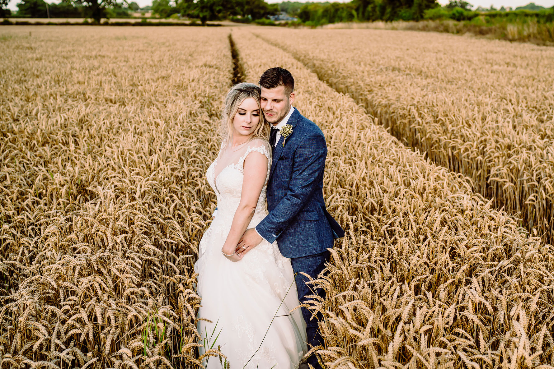 beautiful wedding photography at great tythe barn by elliot w patching